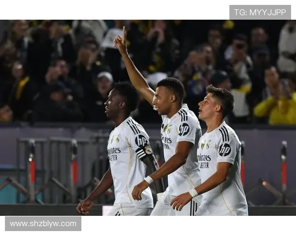 皇马新三叉戟闪耀登场 姆巴佩贝林厄姆维尼修斯领衔冲击胜利 皇马新三叉戟闪耀登场 姆巴佩贝林厄姆维尼修斯领衔冲击胜利